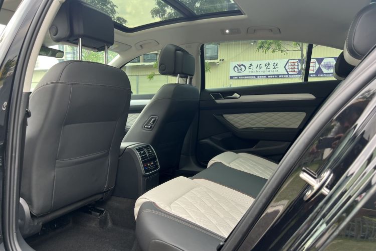 大众 迈腾 2023款 200万辆纪念版 330TSI DSG豪华型中控内饰7003