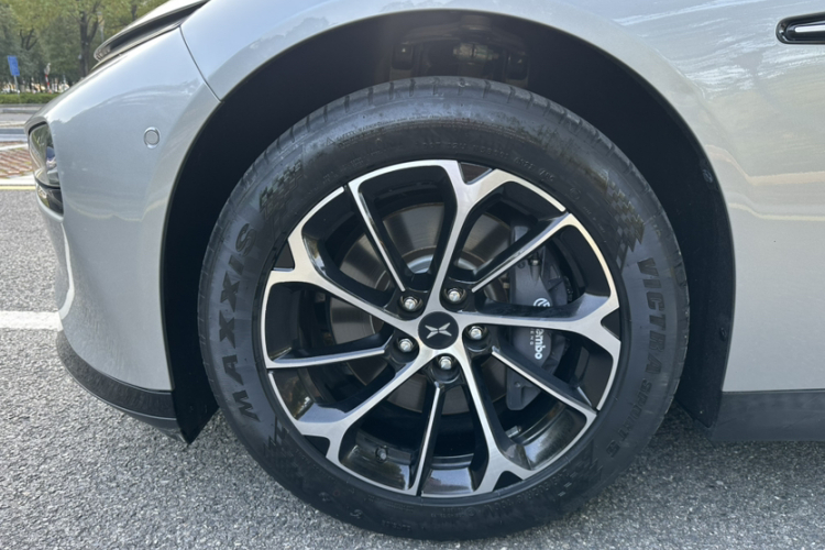 小鹏P7 2021款 480N车身外观6008