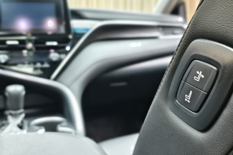 丰田 凯美瑞 2023款 双擎 2.5HGVP 领先版中控内饰7007