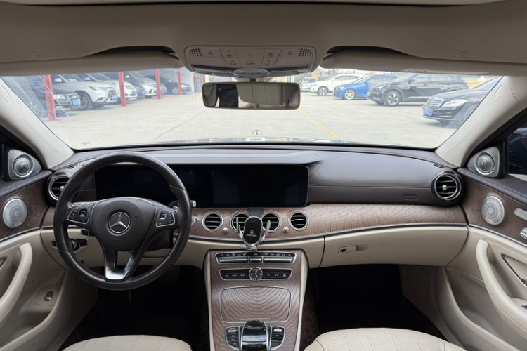 奔驰E级 2018款 改款 E 300 L 时尚型中控内饰7006