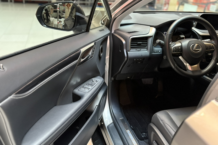 雷克萨斯RX 2020款 改款 300 四驱典雅版中控内饰7005