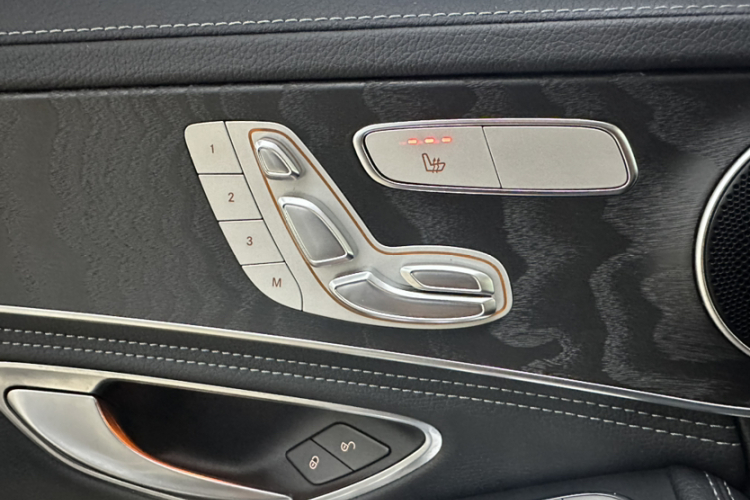 奔驰C级 2020款 C 260 L 运动版中控内饰7001