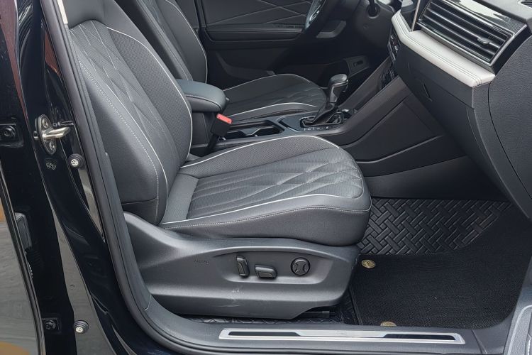 大众 途观L 2023款 330TSI 自动两驱R-Line越享版车身外观6006