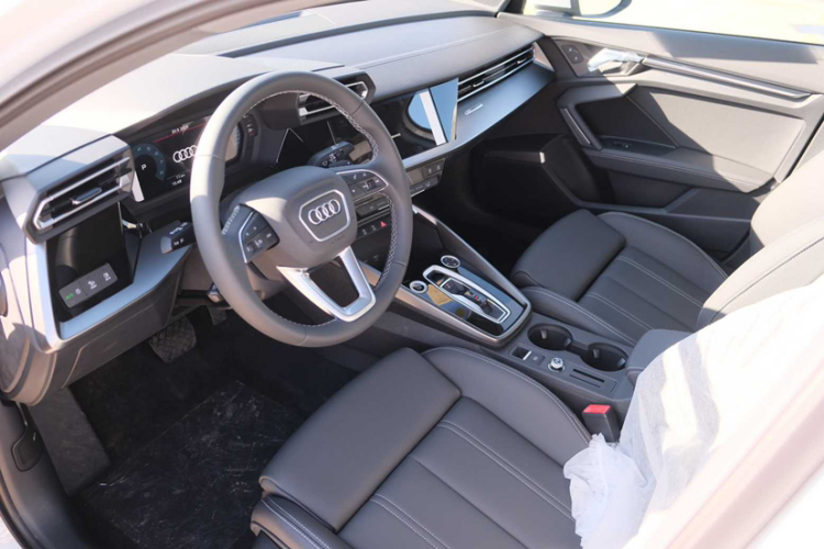 奥迪A3 2025款 A3L Limousine 35TFSI 飞驰尊享型 +豪华臻选包中控内饰7003