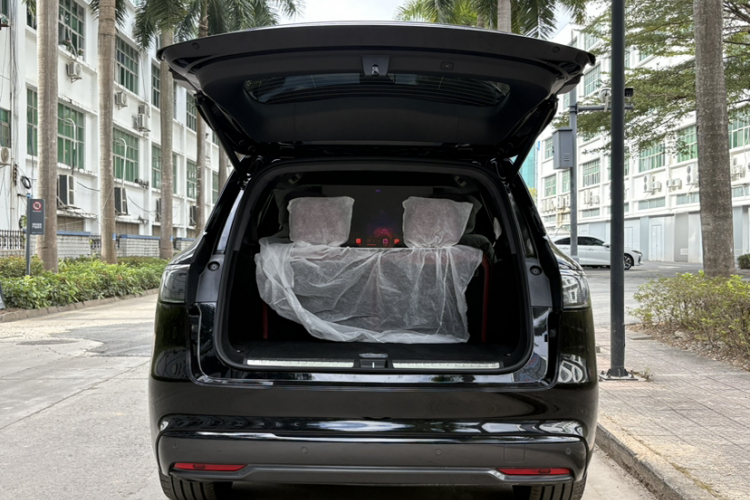 鸿蒙智行 问界M8 2025款 纯电 Ultra 六座四驱版中控内饰7004