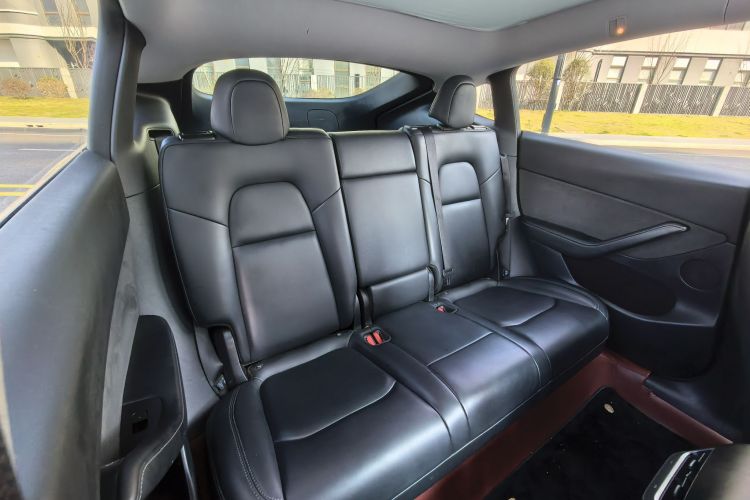 特斯拉 Model Y 2022款 长续航全轮驱动版中控内饰7004