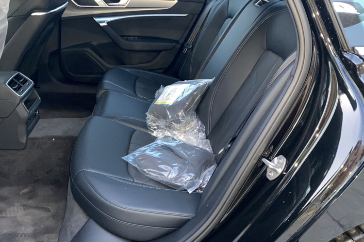 奥迪A6L 2025款 改款 40 TFSI 豪华动感型中控内饰7001