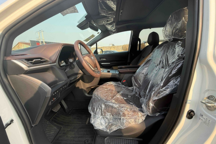 丰田 格瑞维亚 2026款 2.5L混动 尊贵PLUS四驱版中控内饰7002