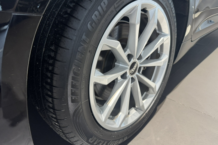 奥迪A6L 2023款 40 TFSI 豪华致雅型局部细节9005