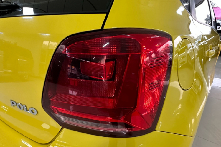 大众 Polo 2016款 1.4L 手动风尚型中控内饰7011