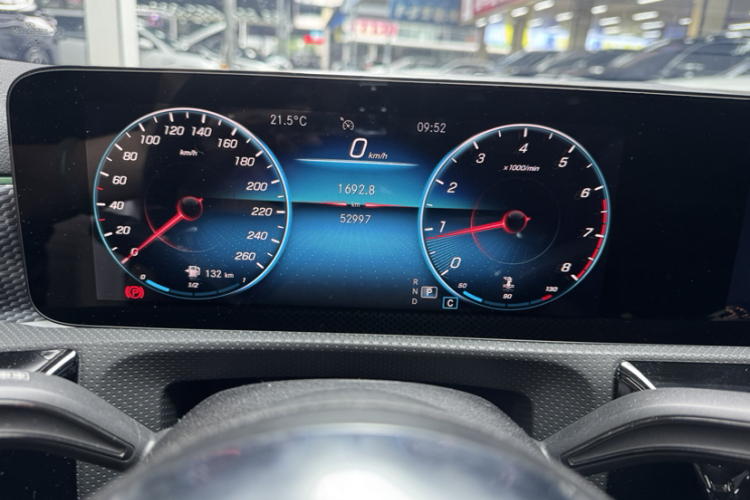 奔驰A级 2021款 A 200 L 运动轿车时尚型中控内饰15