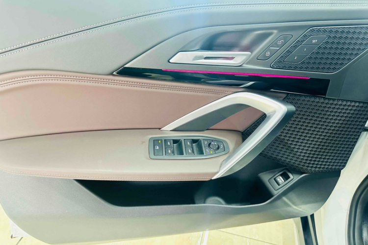 宝马X1 2023款 sDrive20Li X设计套装中控内饰7010