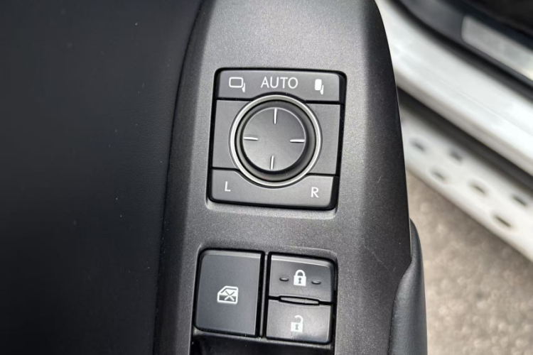 雷克萨斯NX 2015款 200 前驱 锋行版中控内饰7001