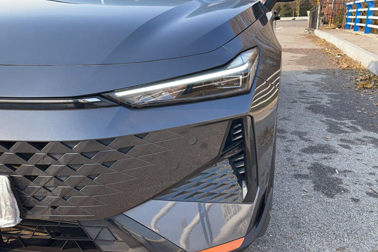 长安UNI-V 2024款 1.5T 尊贵运动型局部细节36