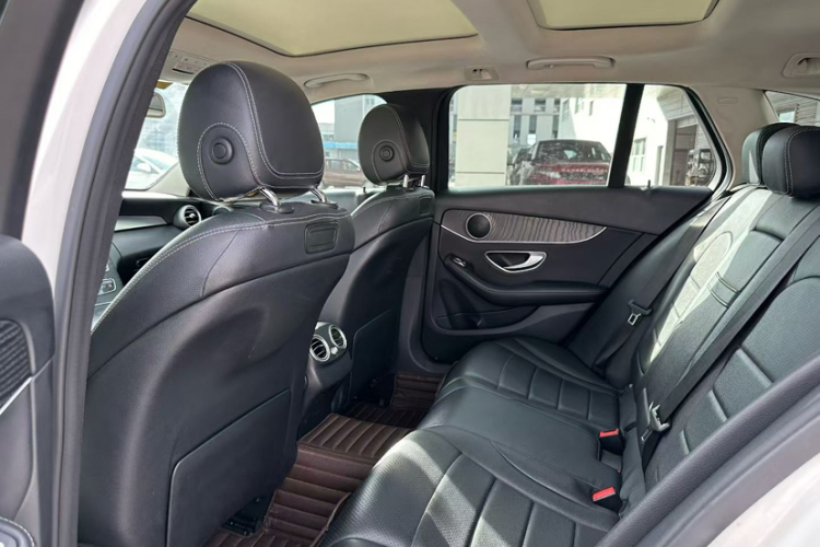 奔驰C级(进口) 2017款 C 200 旅行轿车中控内饰7007