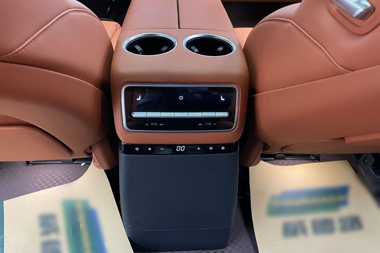 理想汽车 理想L9 2022款 Max中控内饰7012