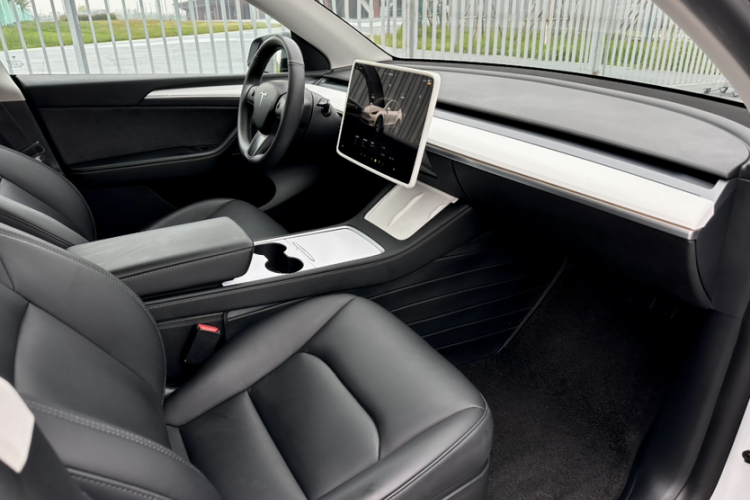 特斯拉 Model Y 2022款 改款 后轮驱动版中控内饰7003