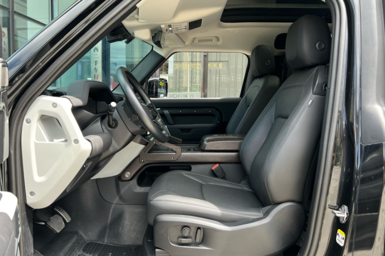 路虎卫士 2023款 90 3.0T P400 XS局部细节19