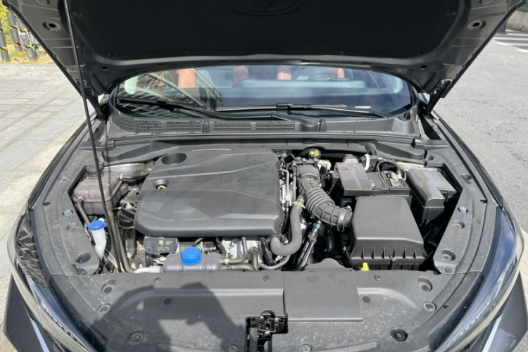 长安 逸动 2024款 PLUS 蓝鲸NE 1.4T GDI DCT高能版局部细节24