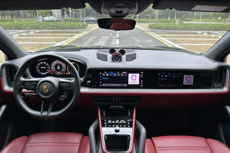 保时捷 2024款 Cayenne 3.0T中控内饰7002