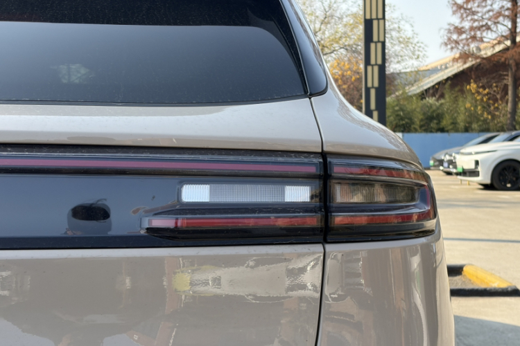 鸿蒙智行 问界M5 2022款 纯电后驱标准版车身外观6001