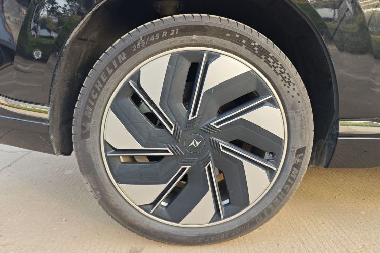 东风奕派 eπ008 2025款 210Max增程版 5座车身外观6014