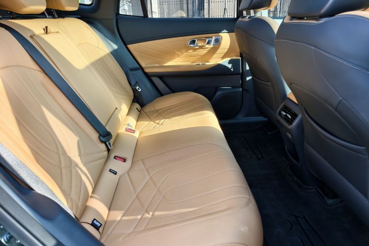 吉利银河 银河星舰7 EM-i 2025款 120km 探索+版中控内饰7007