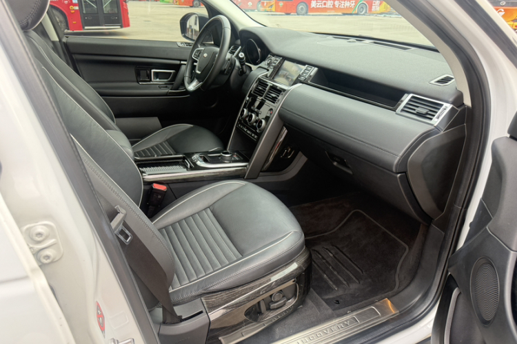 路虎 发现神行 2019款 240PS SE Dynamic版 国VI中控内饰7001