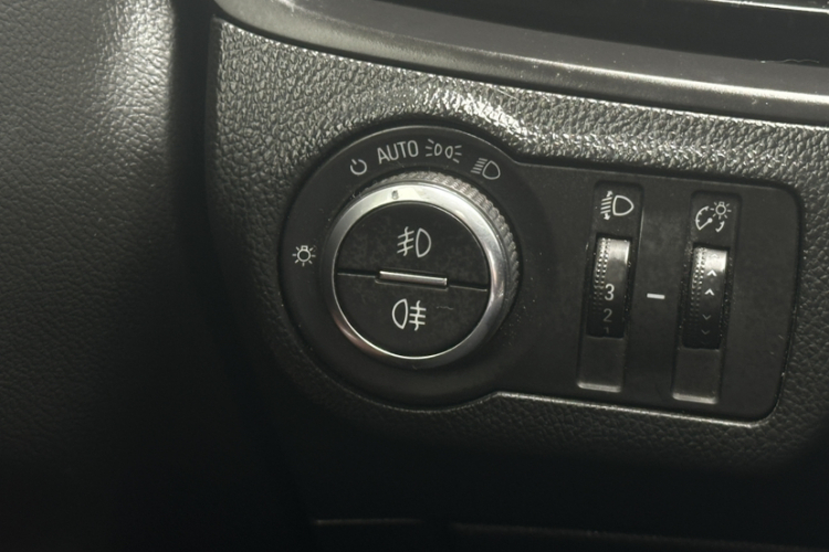 别克 昂科威 2016款 20T 两驱精英型中控内饰7004