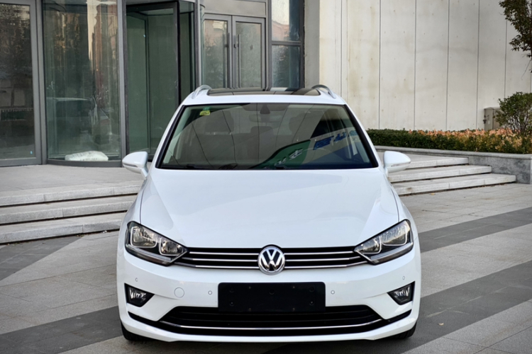 大众 高尔夫·嘉旅 2016款 230TSI 自动豪华型车身外观6005