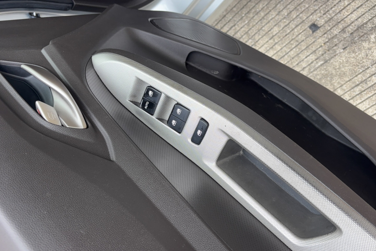 五菱汽车 五菱宏光 2019款 1.5L S舒适型国VI LAR局部细节9011