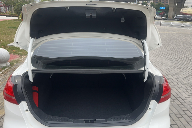 福特 福克斯 2015款 三厢 EcoBoost 125 自动超能风尚型局部细节23