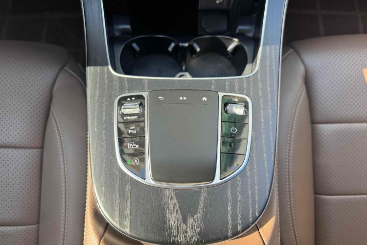 奔驰E级 2021款 改款 E 300 L 运动豪华型中控内饰7006