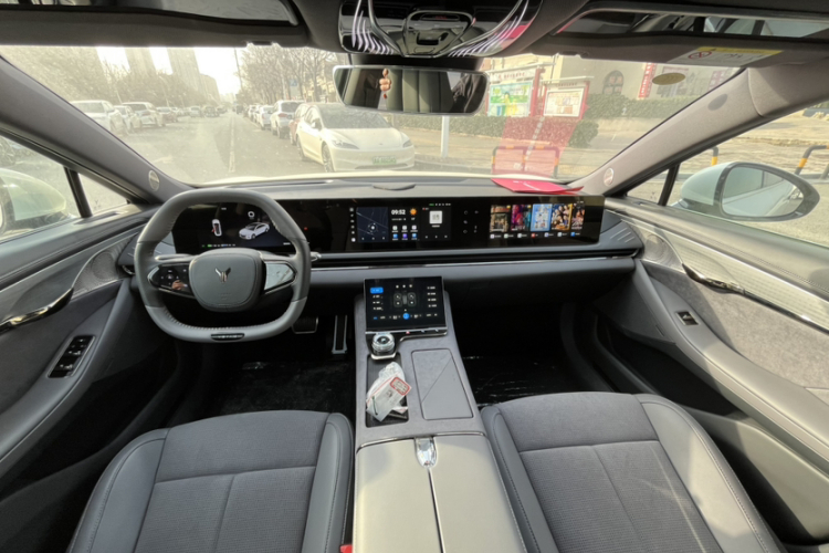 岚图汽车 岚图追光 2024款 PHEV 四驱超长续航旗舰版中控内饰7005