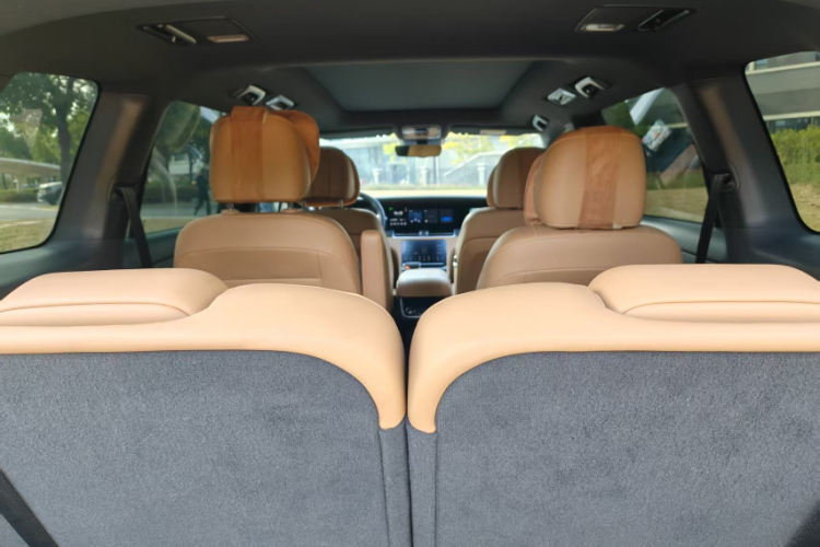 理想汽车 理想ONE 2021款 增程6座版中控内饰7015