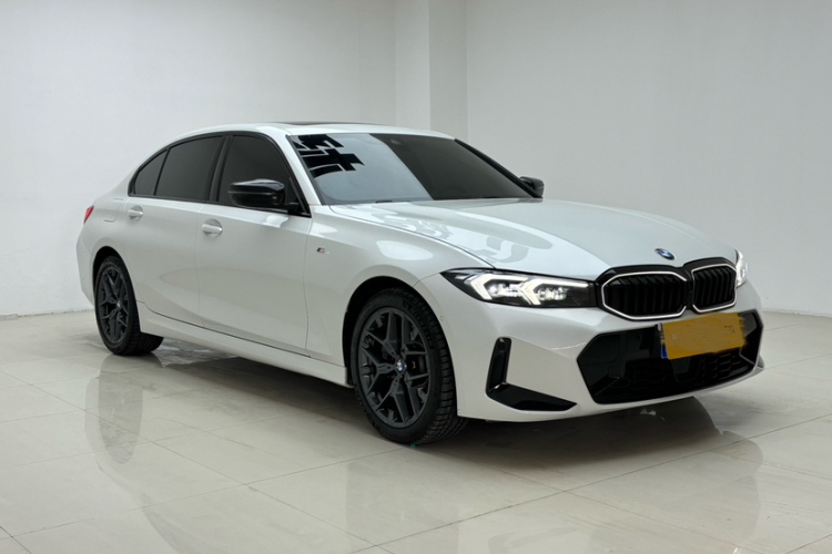 宝马3系 2025款 330Li M运动曜夜套装车身外观6005