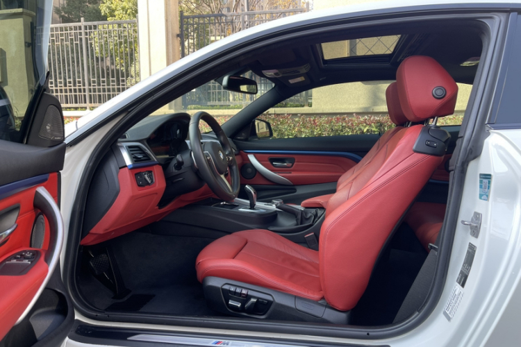 宝马4系 2019款 425i M运动曜夜版中控内饰7006