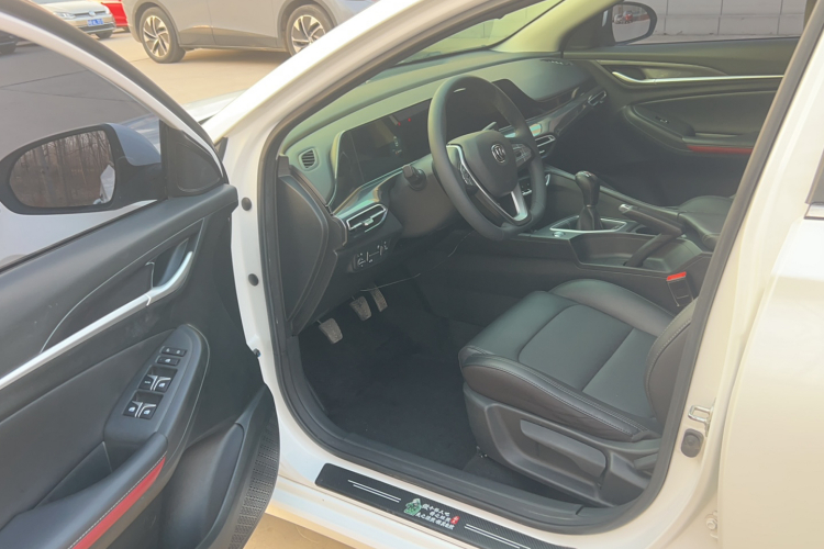长安 逸动 2020款 PLUS 1.6L GDI 手动豪华型中控内饰7001