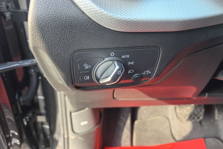 奥迪Q2L 2020款 35 TFSI 进取动感型中控内饰7005