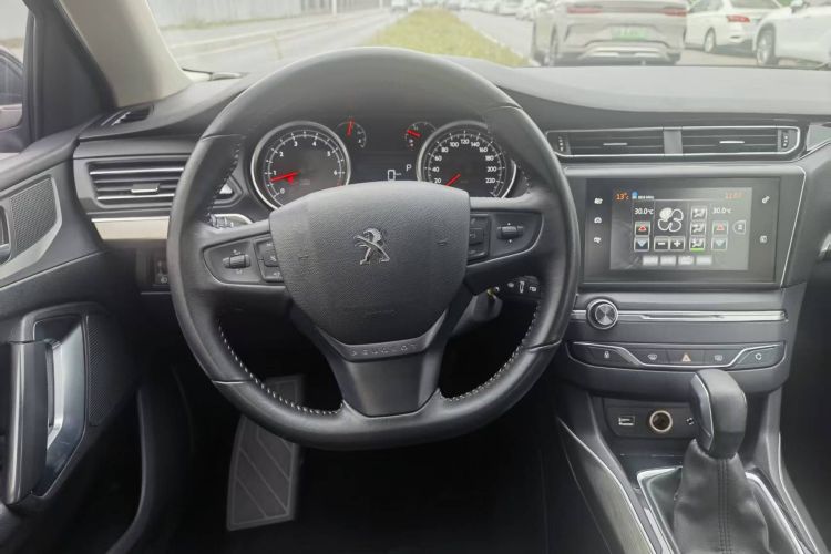 标致408 2016款 1.6T 自动豪华版中控内饰7004