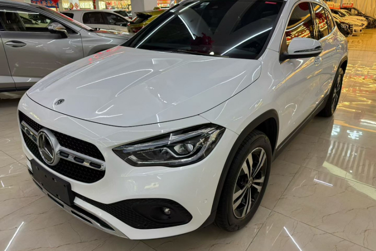 奔驰GLA 2022款 改款 GLA 200车身外观1