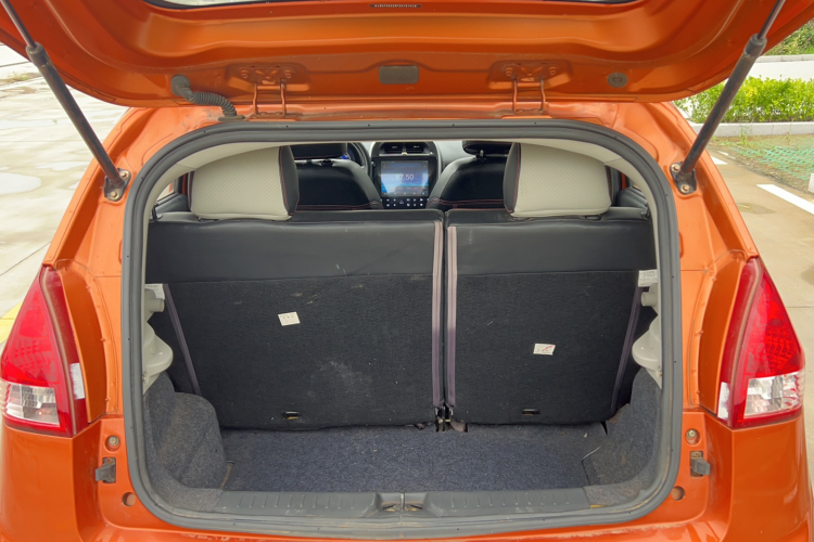 吉利汽车 熊猫经典 2015款 1.5L 自动酷趣版局部细节23