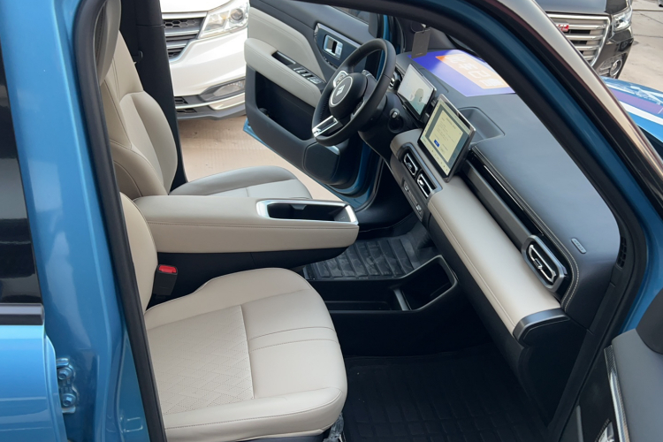 宝骏悦也Plus 2024款 智尊版 4座中控内饰7003