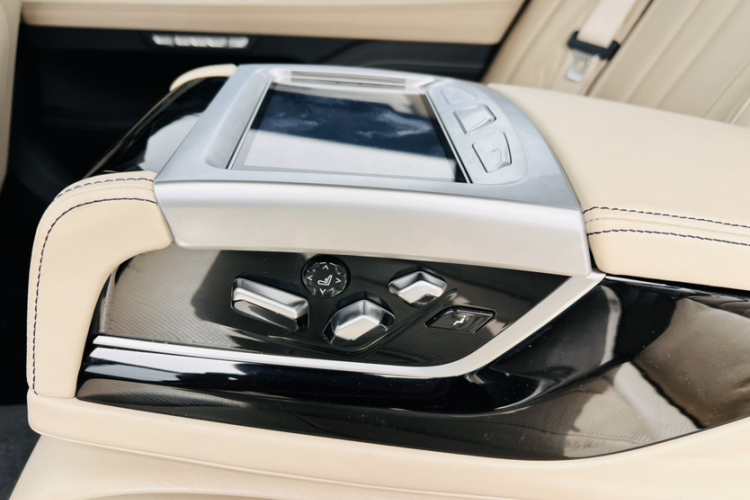 宝马7系 2017款 740Li xDrive 豪华型中控内饰7007