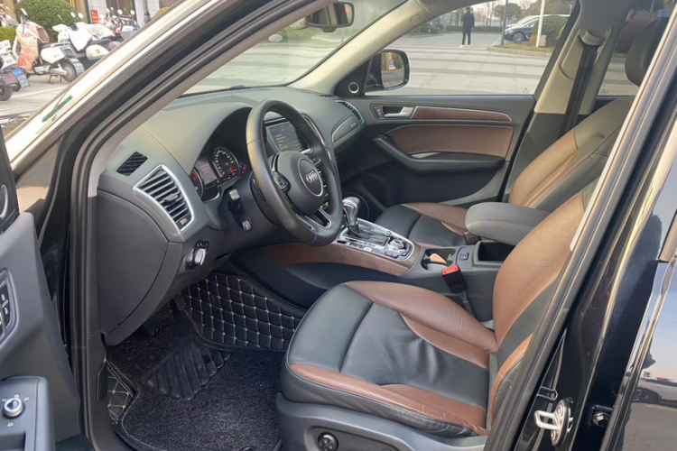 奥迪Q5 2017款 40 TFSI 舒适型中控内饰7003