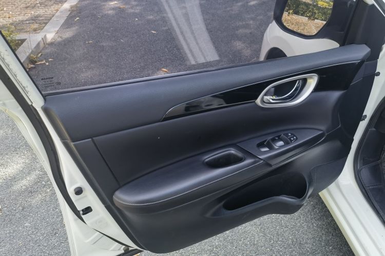 日产 轩逸 2019款 1.6XV CVT智联尊享版 国VI中控内饰7002