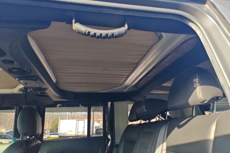 北京BJ40 2016款 40L 2.0T 手动四驱尊贵版中控内饰7005