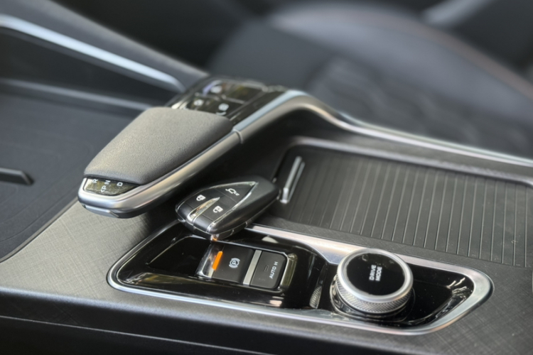 长安UNI-T 2022款 1.5T 运动版 尊贵型中控内饰7005