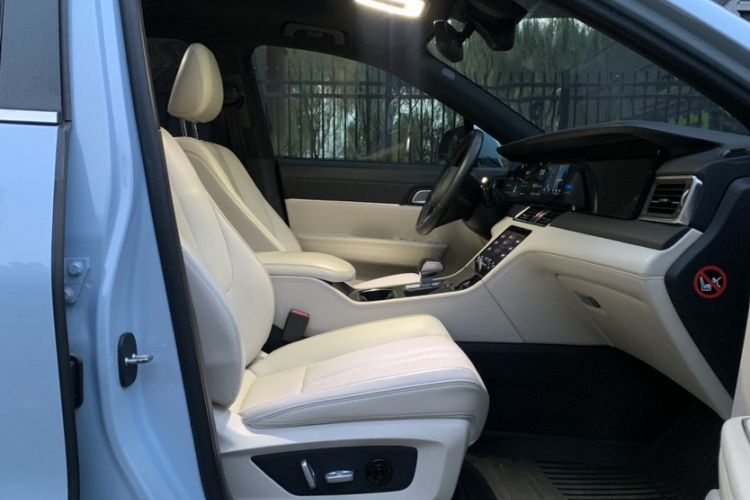 理想汽车 理想ONE 2020款 增程6座版中控内饰7006