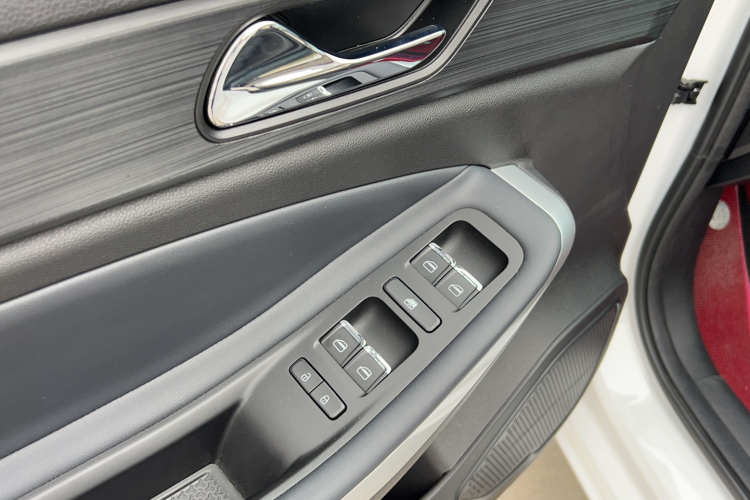 奇瑞 艾瑞泽5 2021款 PRO 1.5L CVT青春版局部细节9001